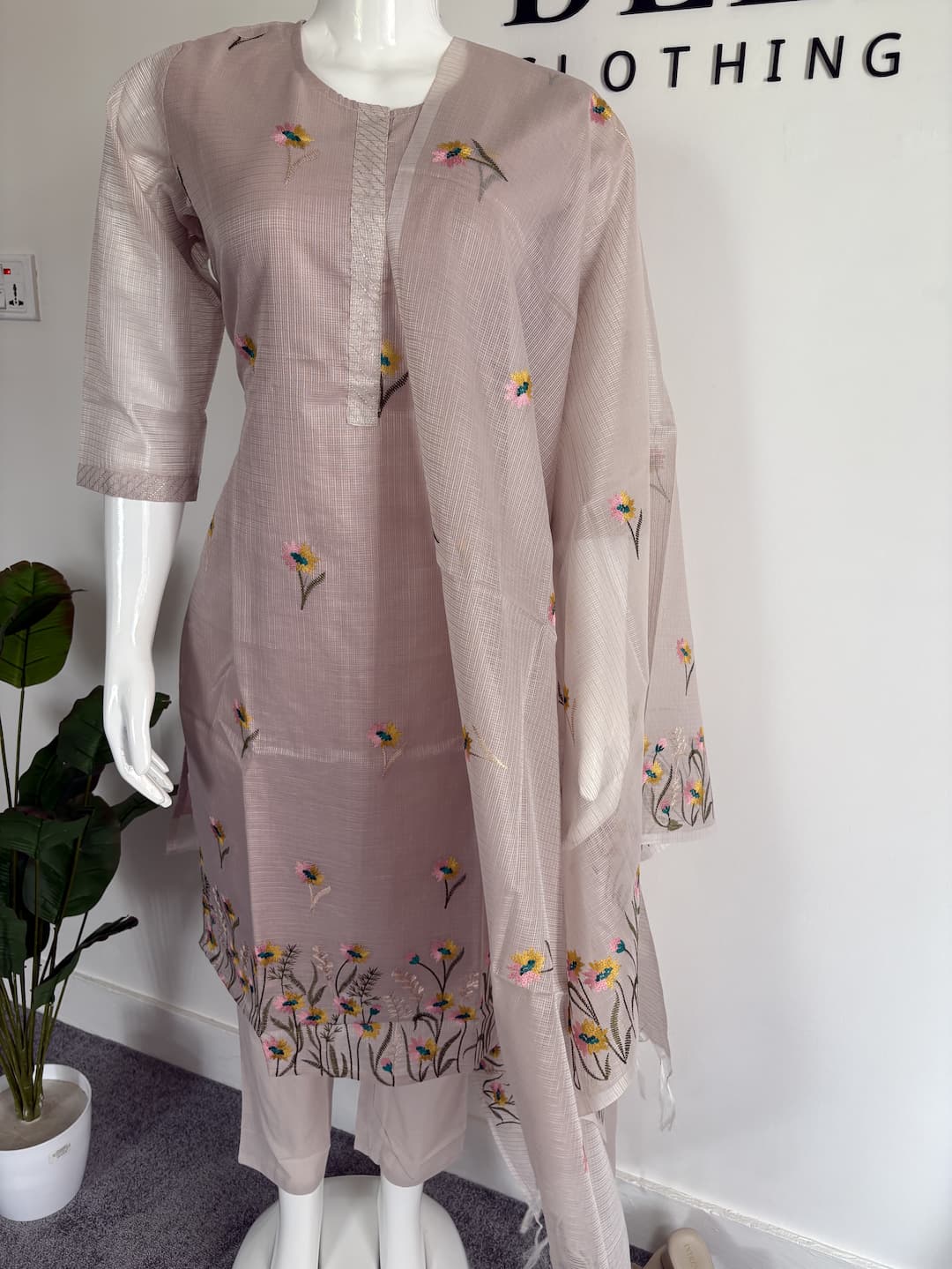Grey Kota Doria Floral Embroidered Kurta Set with Fully Embroidered Cotton Dupatta and Wide Bottom Pants