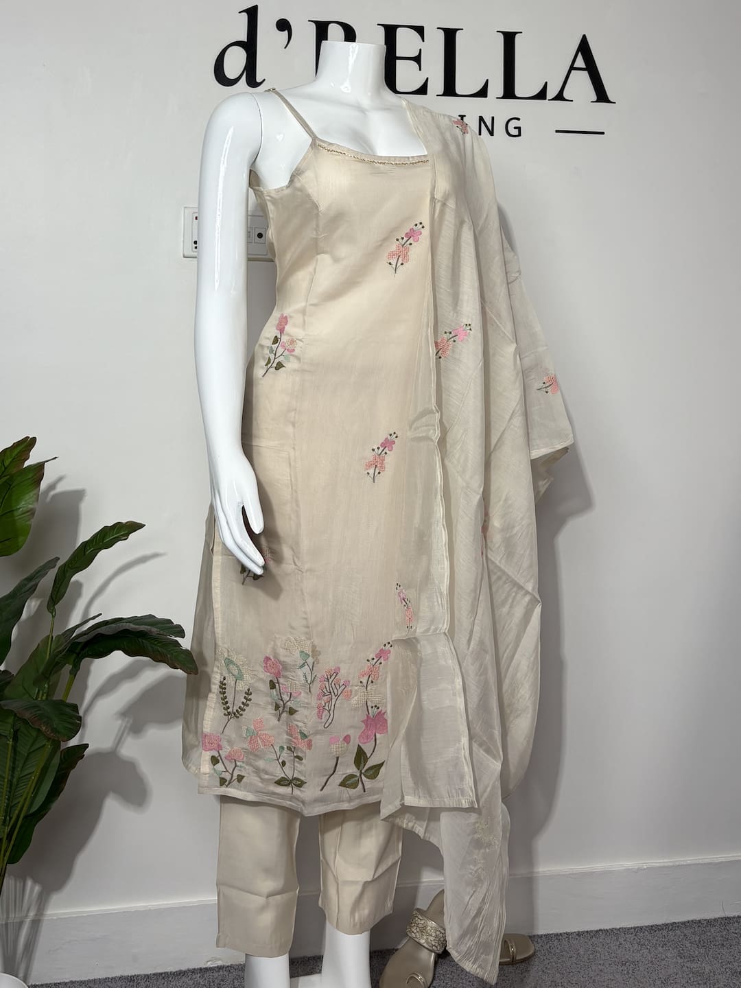 Sleeveless Mul Chanderi Cotton Kurtha with Handwork & Embroidery